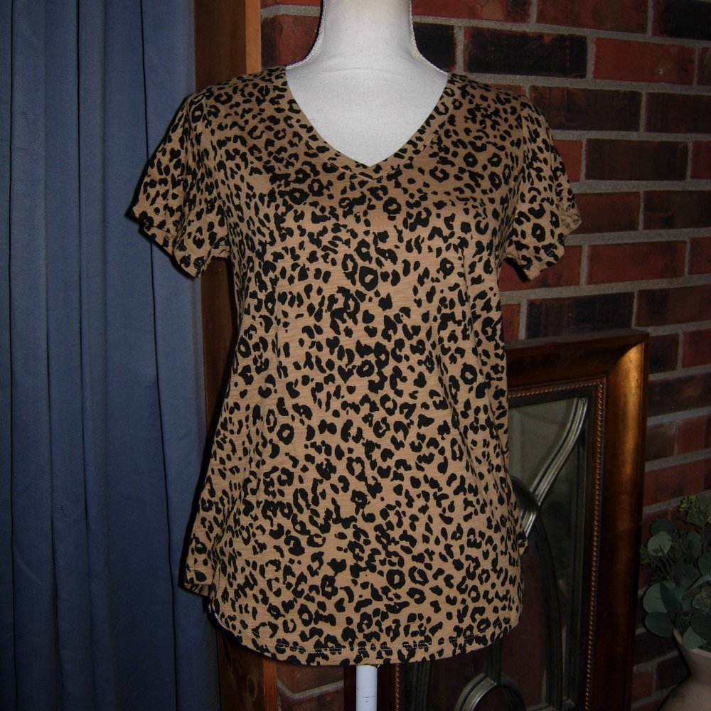 Old Navy Leopard Print Everywhere V-Neck T-Shirt S
